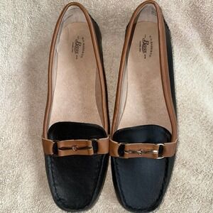 NWOT (Store Display) Women’s Size 9M G H Bass & Co Slip On Loafers